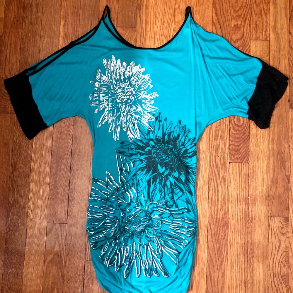 Pretty Teal Colored Dress W/ Black & Silver Design